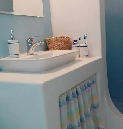 בית נופש Tilos Island House *